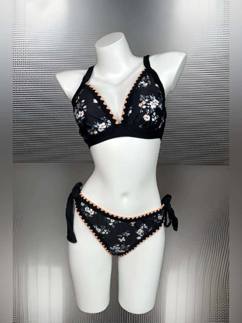Aidinger 2 Piece Bikini Black/Floral V-Neck Side Ties Padded Women’s SZ Med NWT